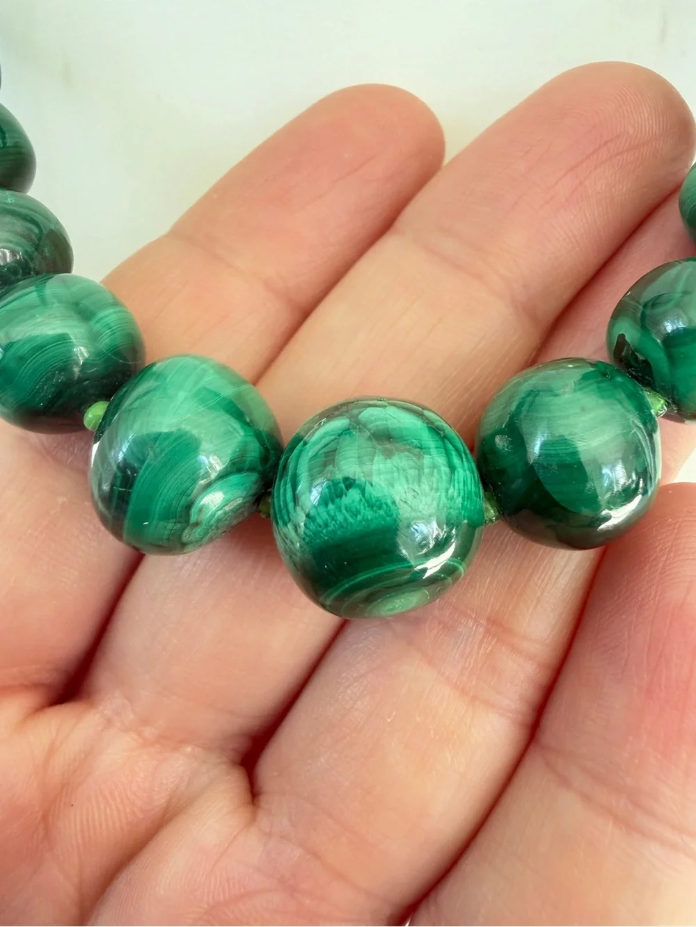 18” Vintage graduated malachite and seed bead necklace w/ gold tone clasp!